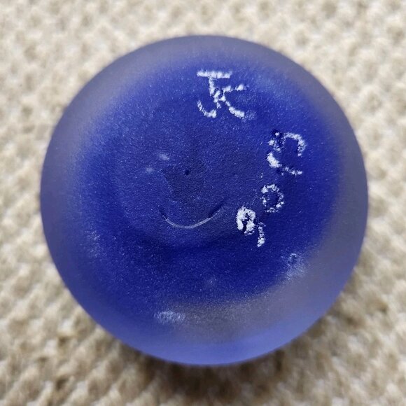 Janette Kennedy Blue Frosted Glass Cat Figure Silhouette JK Signed Paperweight - Picture 3 of 5